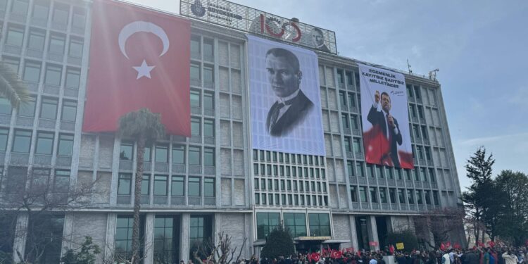 İstanbul'un yeni başkanı kim olacak, kulislerde hangi isimler öne çıkıyor?