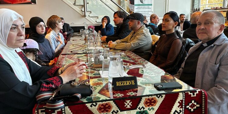 İsveç'te Farklı İnanç Grupları İftar Programında Buluştu