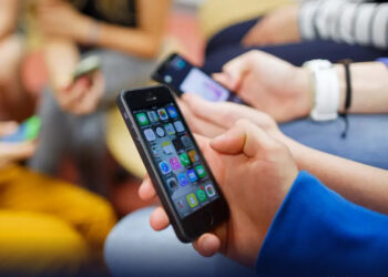 İsveç’te okullarda akıllı telefonlar yasaklandı