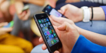 İsveç’te okullarda akıllı telefonlar yasaklandı