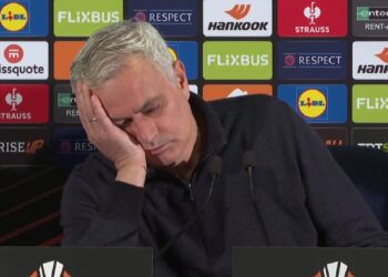 Jose Mourinho Basın Toplantısında Uyudu!