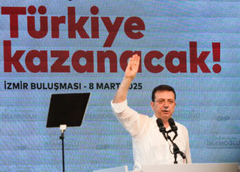 Kampanyasını İzmir'den başlattı: Cumhurbaşkanlığı için yola çıkıyorum