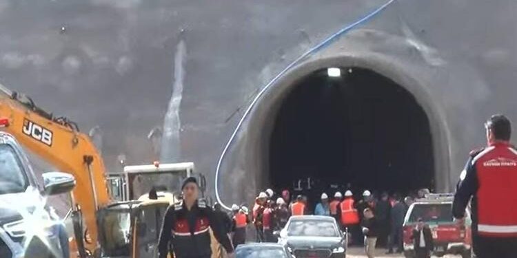Kayseri'de hızlı tren inşaatında facia!