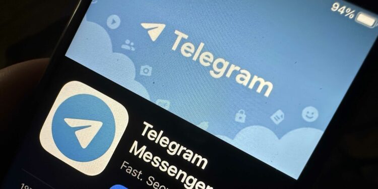 Kimlik bilgileri, anlık konumlar ve otel kayıtları satışta!