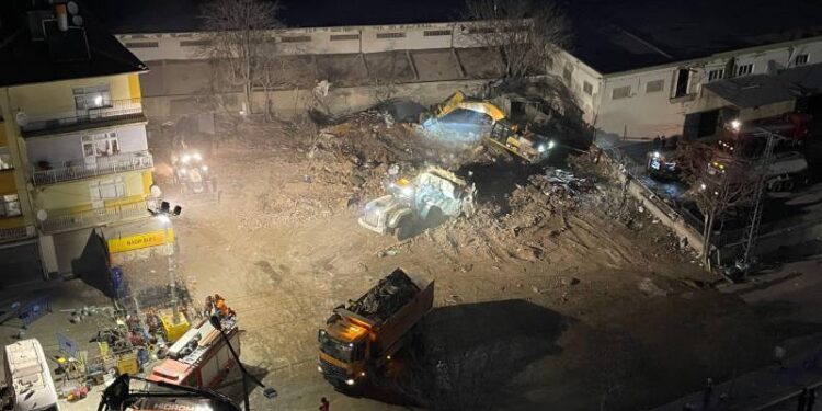 Konya'da çöken, 2 kişinin öldüğü 4 katlı binanın 10 şüphelisi hakkında 22.5 yıla kadar hapis istendi