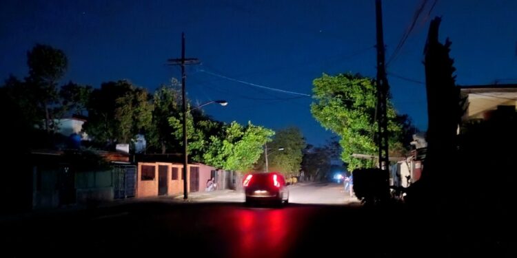 Küba Bir Kez Daha Karanlığa Gömüldü