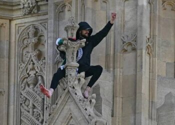 Diyarbakır’da 8 Mart’ta kadın cinayeti; AVM’de otururken silahla vuruldu