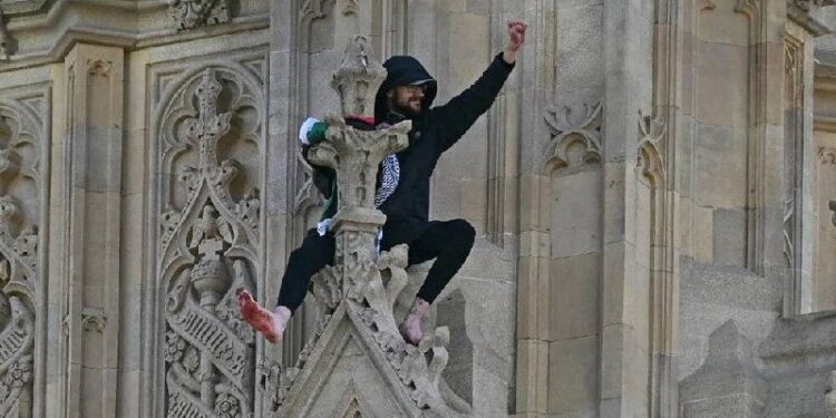 Diyarbakır’da 8 Mart’ta kadın cinayeti; AVM’de otururken silahla vuruldu