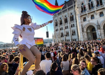 Macaristan Parlamentosu, onur yürüyüşlerinin yasaklanmasını onayladı