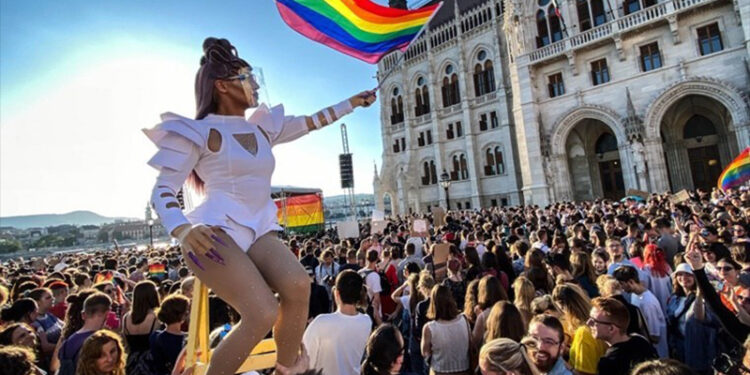 Macaristan Parlamentosu, onur yürüyüşlerinin yasaklanmasını onayladı