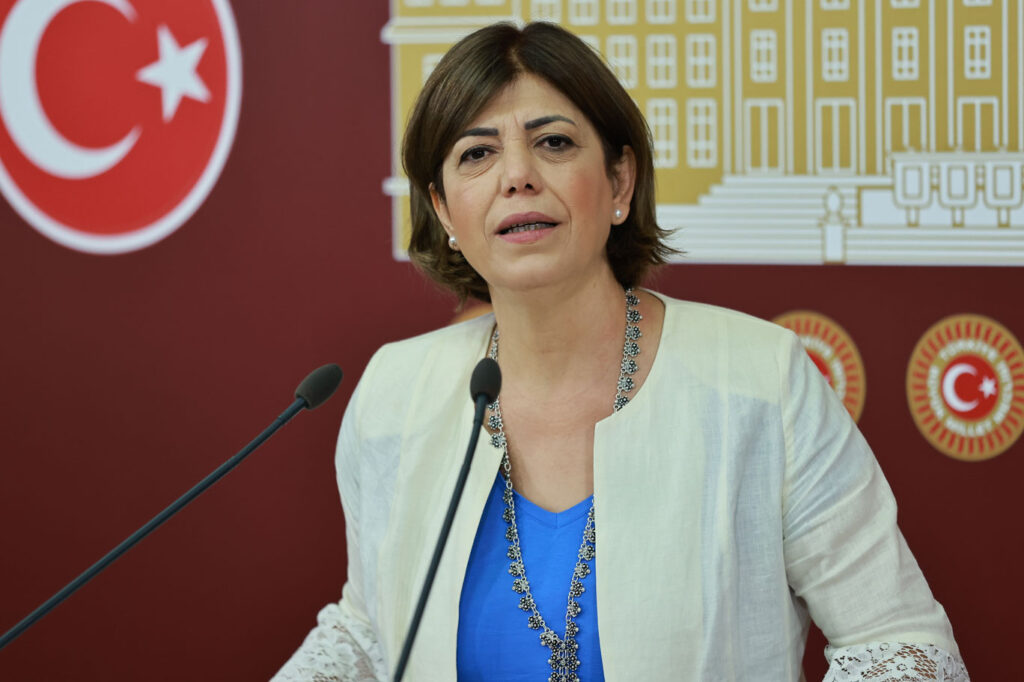 Meral Danış: Öcalan PKK'ya çağrı yaptı, YPG ya da SDG'ye değil