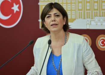 Meral Danış: Öcalan PKK'ya çağrı yaptı, YPG ya da SDG'ye değil