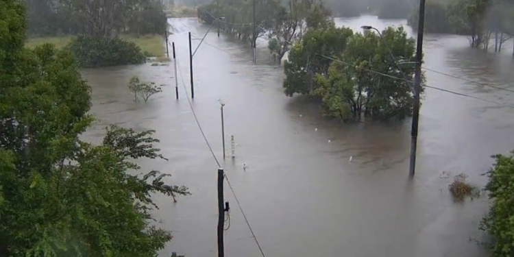 Meteoroloji Felaket İçin Yeni Tarih Verdi, Avustralya’da 300 Bin Ev Karanlığa Gömüldü