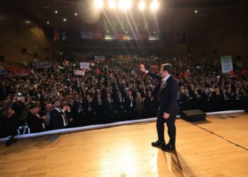 Mezunlardan İmamoğlu'na diploma desteği: Anasının ak sütü kadar helal