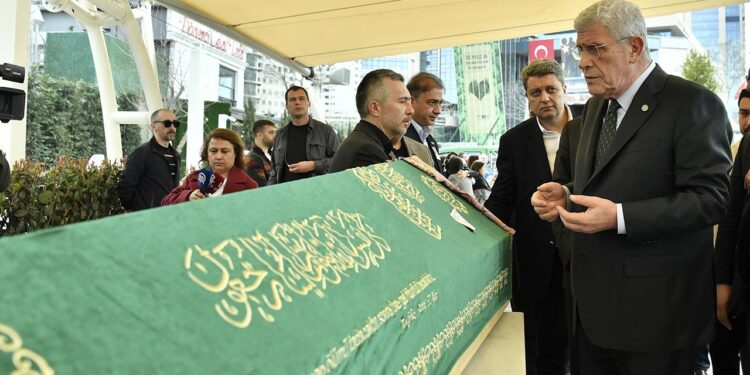 Müsavat Dervişoğlu, Milletvekili Adayı Toca'nın Cenazesine Katıldı