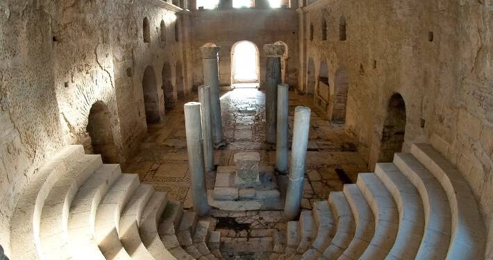 Müze müdürü, tarihi Noel Baba evinin malzemelerini kendi villasına taşımış