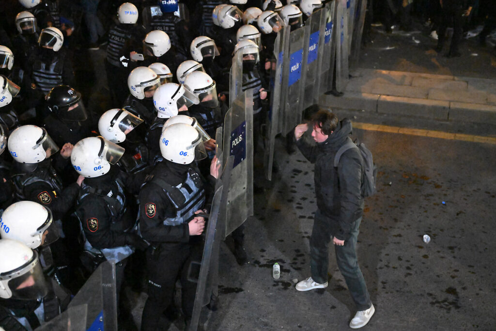 ODTÜ, dersleri boykot kararı aldı: Valilik, metro seferlerini durdurdu