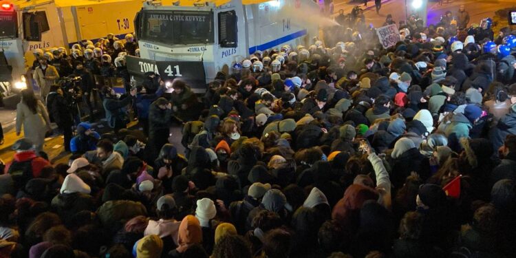 ODTÜ'de gözaltına alınan 33 kişiden 4'üne 3 hafta ev hapsi verildi