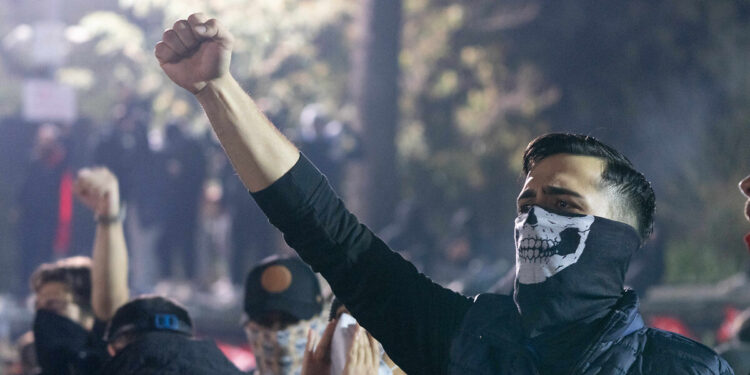 Öğrenciler durmuyor, boykot büyüyor