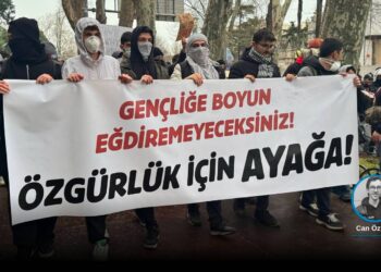 Öğrenciler sokağı terk etmedi, Beşiktaş Meydanı’ndan Saraçhane'ye yürüdü; "Ekrem dışarı, Tayyip içeri!"