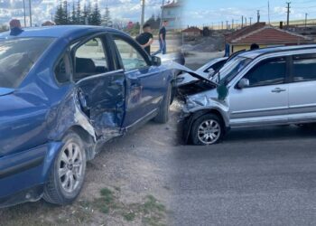 Otomobiller Kavşakta Birbirine Girdi: Yaralılar Var