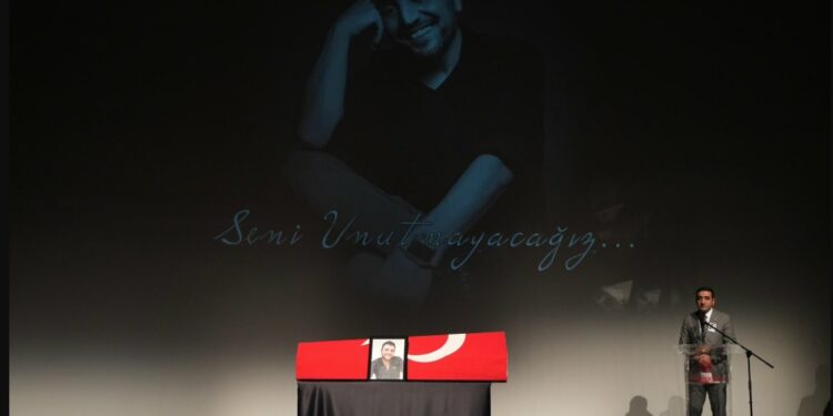 Oyuncu Şinasi Yurtsever son yolculuğuna uğurlandı