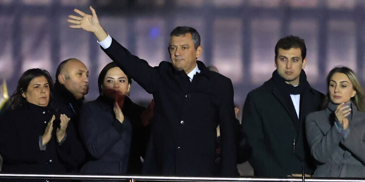 Özel: Polise zarar vermeden yıkın geçin