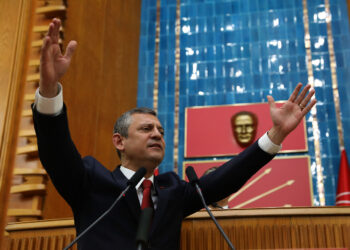Özel'den demokrasi ve reform çağrısı