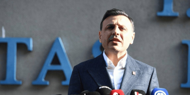 Özgür Çelik Saat Verdi, Herkese Yeni Davet