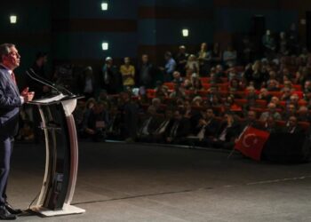 Özgür Özel: Darbeye karşı direnme hakkımızı kullanıyoruz