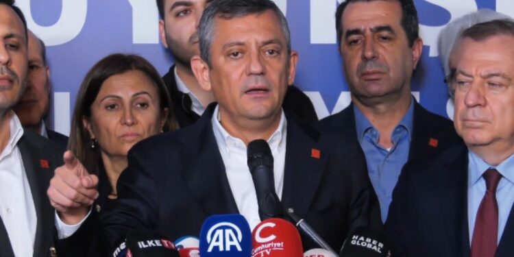 Özgür Özel sine-i millete kapıyı kapattı