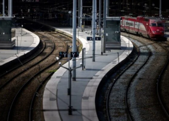 Paris’te İkinci Dünya Savaşı’ndan kalma bomba bulundu, tren seferleri aksadı