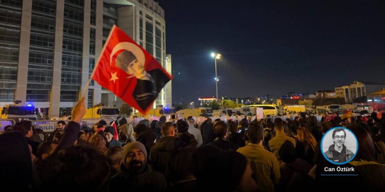 Polis avukatları darp etti, 2 kişi gözaltında!