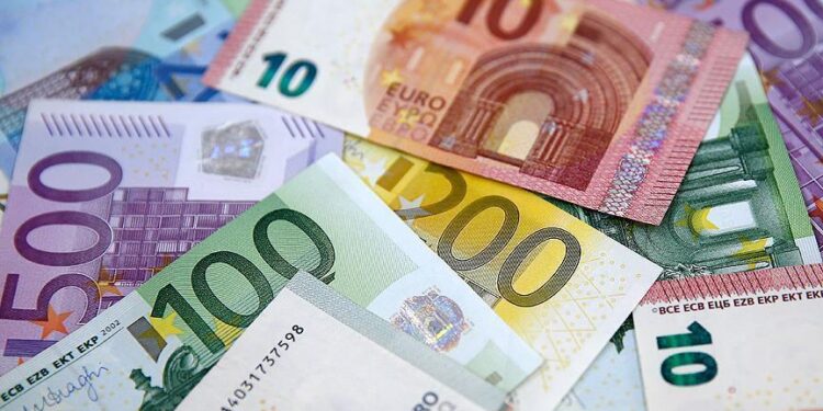 S&P Global Ratings, Avro Bölgesi için bu yılki ekonomik büyüme tahminini düşürdü