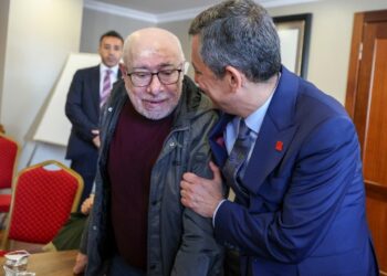 Sanatçılar İmamoğlu'na Destek İçin İBB Binasında