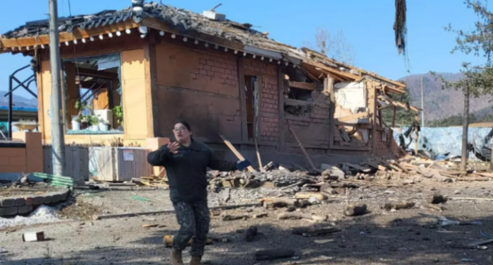 Savaş uçağı tatbikat sırasında köyü bombaladı, 15 yaralı