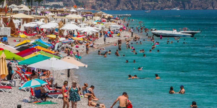 Sezon açılışı öne çekildi; turizmde dört bayram sevinci yaşanıyor!