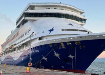 Sezonun ilk kruvaziyeri Kuşadası Limanı'nda; Santorini'ye gidecek