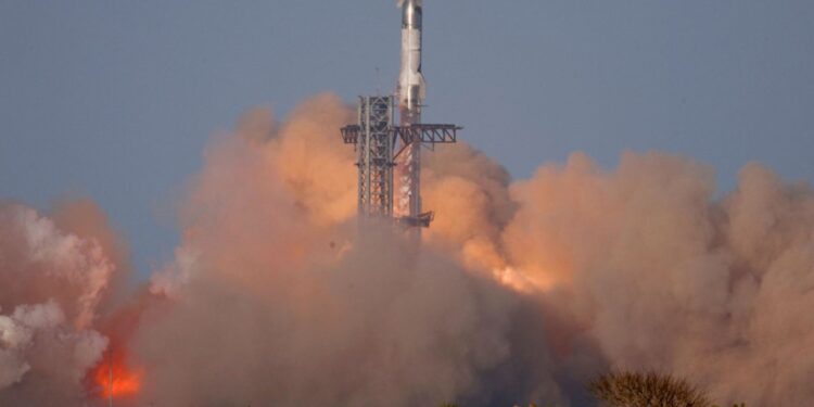 SpaceX’in Dev Roketi Havada Alev Topuna Döndü!