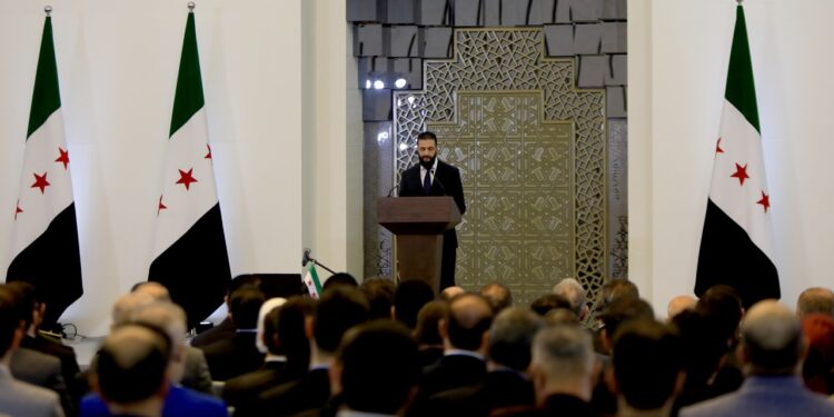 Suriye'de Şara'nın İlk Kabinesi Belli Oldu! Farklı Kesimlerden İsimler Dikkat Çekti