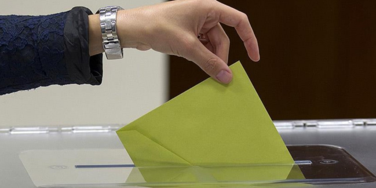 Tacikistan'da Halk Seçim İçin Sandık Başında