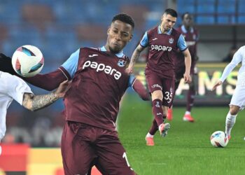Trabzonspor - Hatayspor Maçında İlk Düdük Çaldı