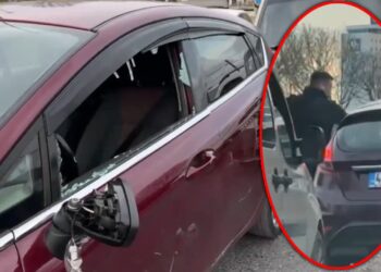 Trafikte Vahşet Sahnesi! Yaptıkları da Sicili de Şaşkına Çevirdi