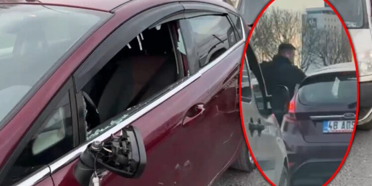 Trafikte Vahşet Sahnesi! Yaptıkları da Sicili de Şaşkına Çevirdi