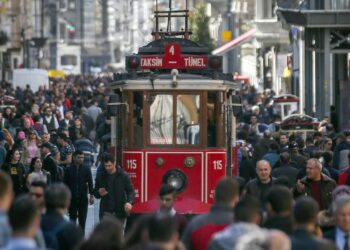 Türkiye Nüfusunda Yapısal Değişim! Hızla Yaşlanıyoruz: Alarm Veren Rakamlarla Dolu Tablo