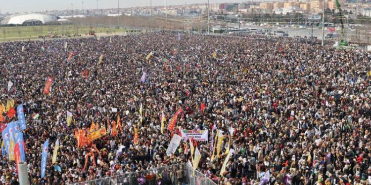 "Yasa dışı" slogan atan 28 kişiye işlem, komite üyelerine suç duyurusu