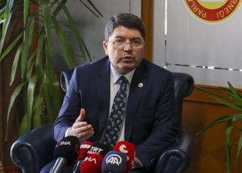 Yılmaz Tunç açıkladı; 3 ilde yetkililere ‘sokak hayvanları’ soruşturması