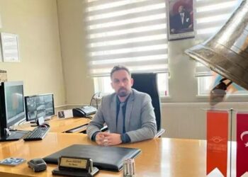 Zil Sesinden Rahatsız Olup, Okul Müdürünün Boğazından Bıçakladı: Şüpheli Akıl Hastanesine Sevk Edildi