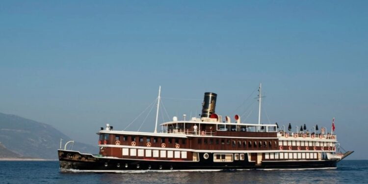 111 Yıllık Servet! Koç Holding'den Caroline Koç'un Tarihi Yatının Konaklama Bedeli Dudak Uçuklattı