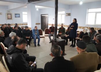 DEM Parti Agirî’de çiftçilerle buluştu